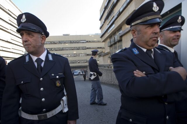 Ονόμασαν το παιδί τους Μπενίτο Μουσολίνι και είναι αντιμέτωποι με τη δικαιοσύνη