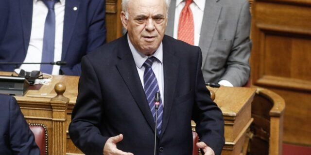 Δραγασάκης: Οι ακραίοι της ΝΔ νομιμοποιούν τους χρυσαυγίτες στο ονοματολογικό