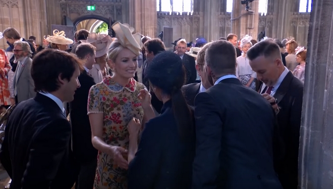 Το φιλί στο στόμα του Ντέιβιντ Μπέκαμ στον Έλτον Τζον την ώρα του βασιλικού γάμου