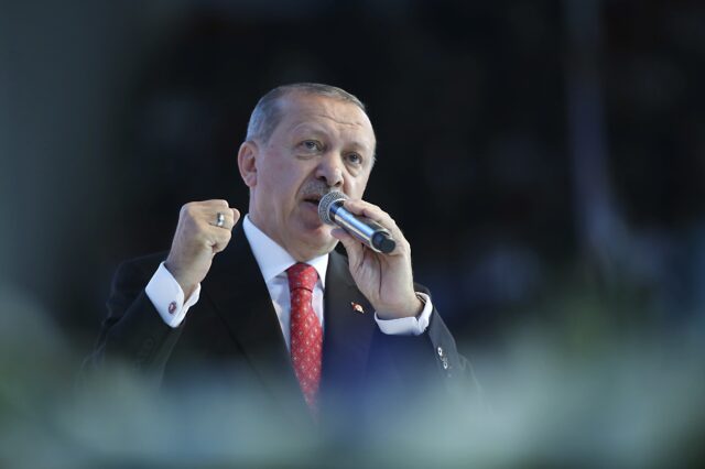 Το εξώφυλλο του “Le Point” έκανε “Τούρκους” τους υποστηρικτές του Ερντογάν