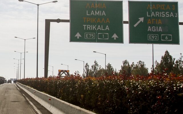 Λάρισα: Σοβαρό τροχαίο στην Εθνική Οδό – Πέντε τραυματίες