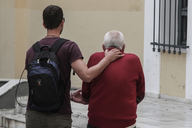 Μαφία των φαρμάκων: “Λαβράκι” της οικονομικής αστυνομίας σε διπλή επιχείρηση σε Πεύκη και Κηφισιά