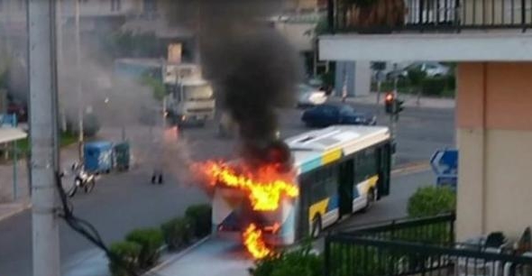 Φωτιά σε λεωφορείο στη Νίκαια