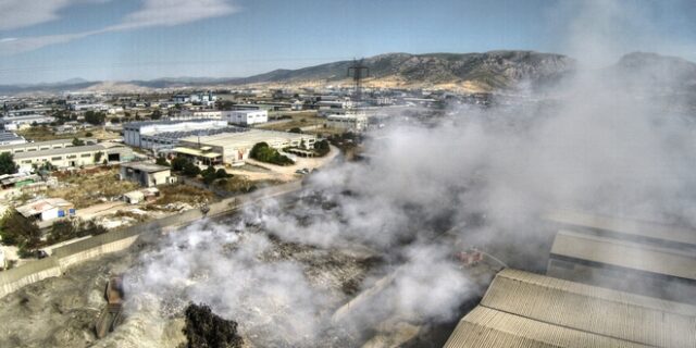 Ασπρόπυργος: Φωτιά σε εργοστάσιο ανακύκλωσης