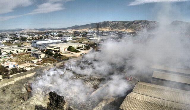Ασπρόπυργος: Φωτιά σε εργοστάσιο ανακύκλωσης