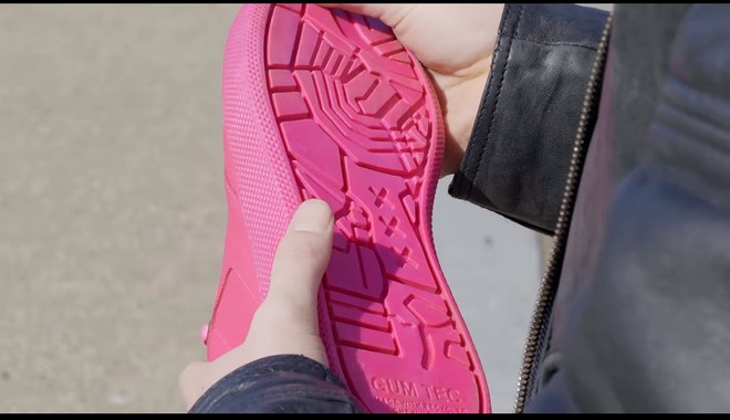 Gumshoe: Το πρώτο παπούτσι με σόλα από… μασημένες τσίχλες