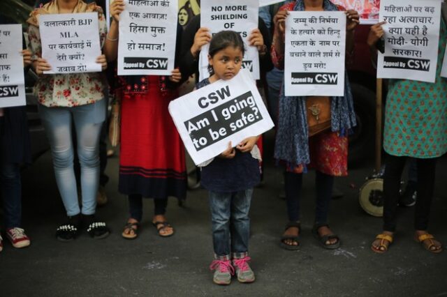 Στην Ινδία καταγγέλλονται 100 βιασμοί την ημέρα