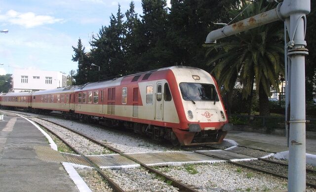 Πολύωρη ταλαιπωρία για δεκάδες επιβάτες intercity στο Δομοκό