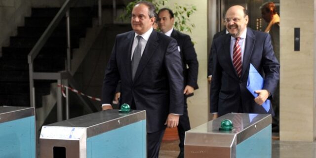 Ο Καραμανλής παίρνει αποστάσεις από τον Αντώναρο