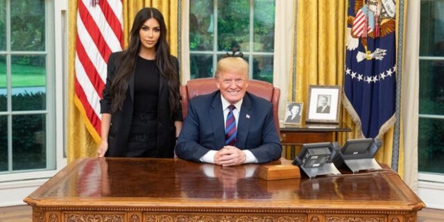Στον Λευκό Οίκο ξανά η Κιμ Καρντάσιαν για να συναντηθεί με τον Τραμπ