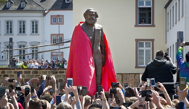 Η Κίνα δώρισε ένα πελώριο άγαλμα του Μαρξ στην Γερμανία