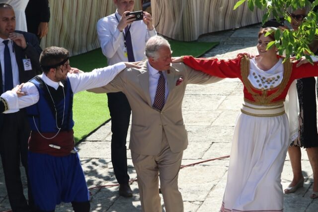 Κάρολος και Καμίλα στην Κρήτη: Ο χορός στο Ηράκλειο και η επίσκεψη στην Κνωσσό