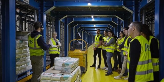 Μαζί χτίζουμε το μέλλον σου: Μια μέρα στο Διανεμητικό Κέντρο της P&G στον Ασπρόπυργο
