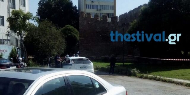 Νεαρός βρέθηκε κρεμασμένος έξω από το Δικαστικό Μέγαρο Θεσσαλονίκης