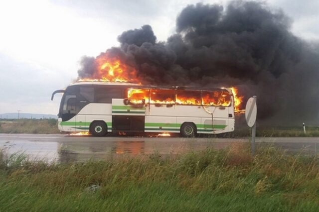 Έβρος: Κεραυνός χτύπησε λεωφορείο του ΚΤΕΛ – Τυλίχθηκε στις φλόγες