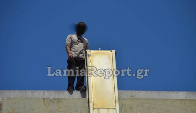 Λαμία: Αστυνομικός έσωσε πολύτεκνο πριν πηδήξει από ταράτσα