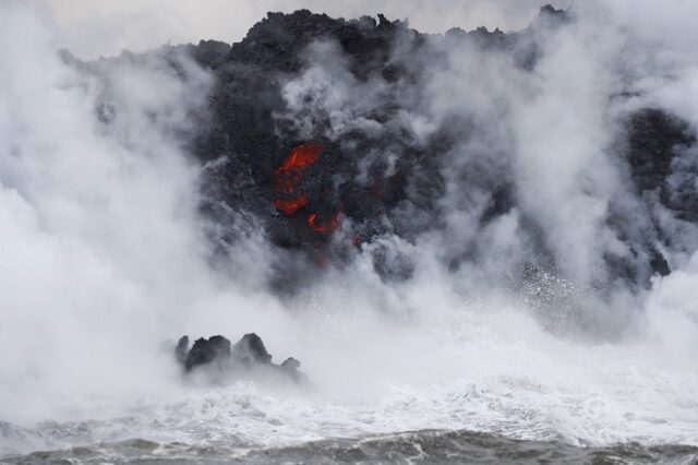 Χαβάη: Το ηφαίστειο Κιλαουέα “αγριεύει” – Βράζει ο Ειρηνικός Ωκεανός