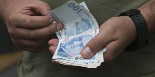 Σε νέο ιστορικά χαμηλό υποχωρεί η τουρκική λίρα