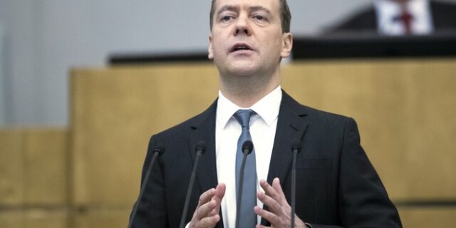 Ο Μεντβέντεφ προβλέπει μελλοντικά τετραήμερη εβδομάδα εργασίας