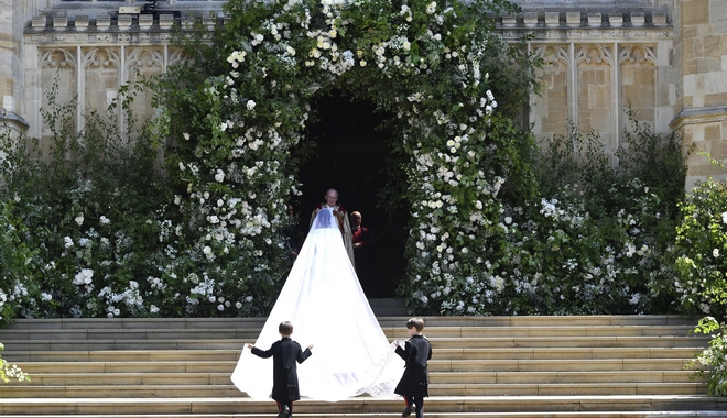 Βασιλικός γάμος: Γαλλική φινέτσα στο νυφικό της Μέγκαν Μαρκλ