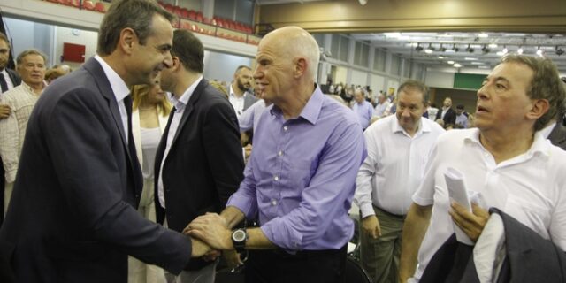 Ο Μητσοτάκης προσπαθεί να κυκλώσει το ΚΙΝΑΛ