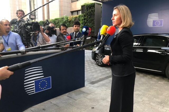 Η ΕΕ βλέπει πρόοδο στις συζητήσεις μεταξύ πΓΔΜ και Αθήνας