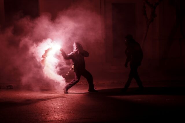 Υπάλληλος της Βουλής ανάμεσα στους συλληφθέντες αντιεξουσιαστές στα Εξάρχεια