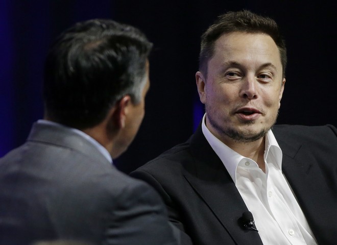 Ο Elon Musk δηλώνει έτοιμος να “βγάλει” την Pravda