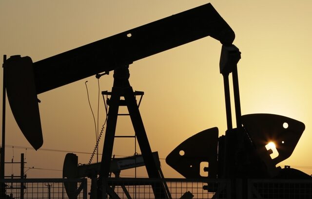 Πετρέλαιο: Καταρρέουν οι τιμές του αργού