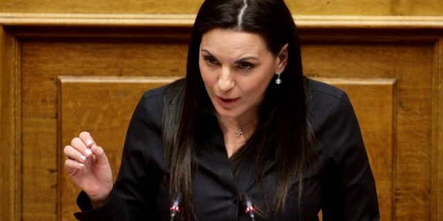 Όλγα Κεφαλογιάννη: Υπέρ της αναδοχής από ομόφυλα ζευγάρια