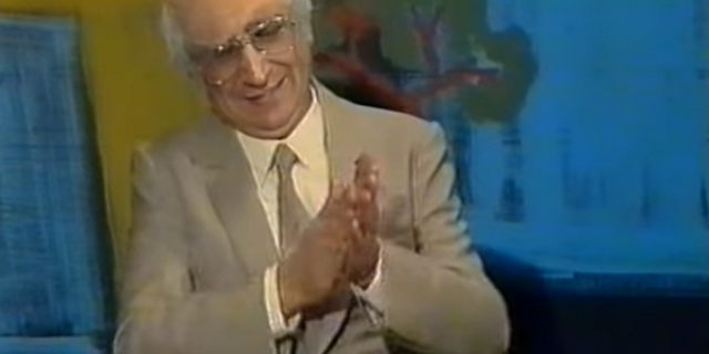 Χάρρυ Κλυνν: Καραμανλής και Παπανδρέου στο επίκεντρο της σάτιρας