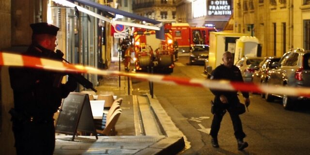 Επίθεση με μαχαίρι στο Παρίσι – Νεκροί και τραυματίες
