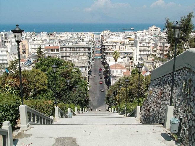 35χρονος ήταν νεκρός επί μέρες σε κεντρική πλατεία στην Πάτρα