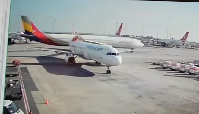 Σύγκρουση αεροσκαφών στο αεροδρόμιο της Κωνσταντινούπολης