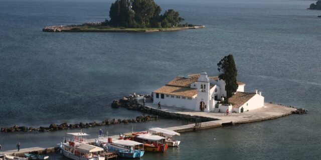 Ποντικονήσι: Το πέτρινο καράβι του Οδυσσέα, αγαπημένο νησί της πριγκίπισσας Σίσυ