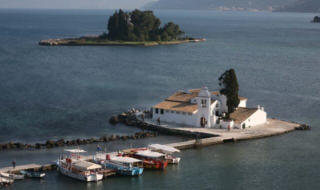 Ποντικονήσι: Το πέτρινο καράβι του Οδυσσέα, αγαπημένο νησί της πριγκίπισσας Σίσυ