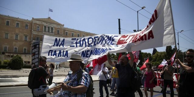 Απεργία ΓΣΕΕ-ΑΔΕΔΥ: Στο δρόμο οι εργαζόμενοι