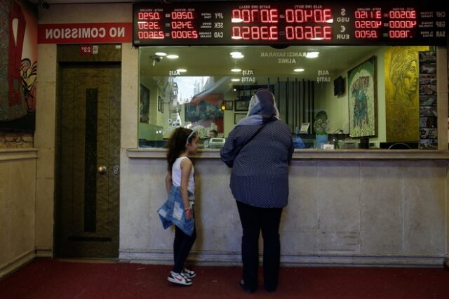 Σε “ελεύθερη πτώση” η τουρκική λίρα