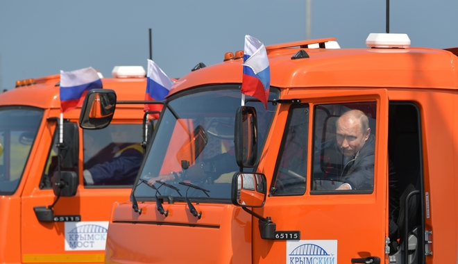 Ο Πούτιν έχει άδεια οδήγησης φορτηγού, διαβεβαιώνει το Κρεμλίνο
