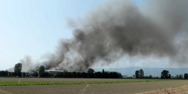 Πυρκαγιά στο εργοστάσιο της Sunlight στην Ξάνθη: Προληπτικά μέτρα για δύο 24ωρα – Κλειστά τα σχολεία