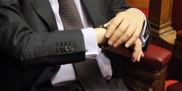 Ωραίος: Αυτός που είναι στην ώρα του