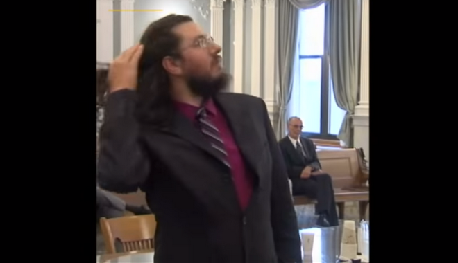 Η Δικαιοσύνη “μίλησε”: Δεκτή η έξωση στον 30χρονο γιο που διώχνουν οι γονείς από το σπίτι