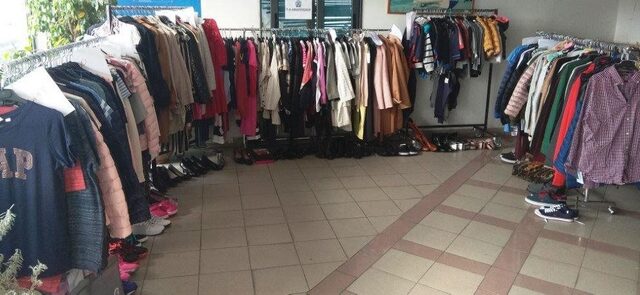Επί δύο χρόνια έκλεβαν ρούχα και παπούτσια από καταστήματα και τα διέθεταν προς πώληση στη Αλβανία