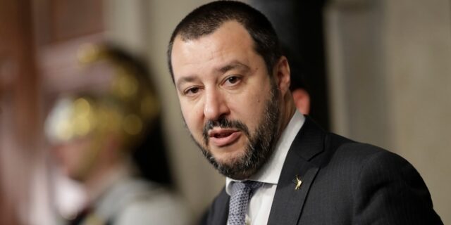 Ματέο Σαλβίνι: Συμμαχία με τον Μπερλουσκόνι μόνο αν δεχθεί την αλλαγή των ευρωπαϊκών κανόνων