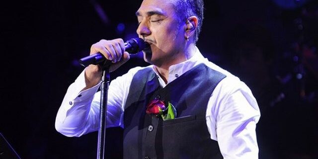 Sold out ο Σφακιανάκης στα Τίρανα: “Στην άκρη” η ακροδεξιά ιδεολογία, με το αζημίωτο