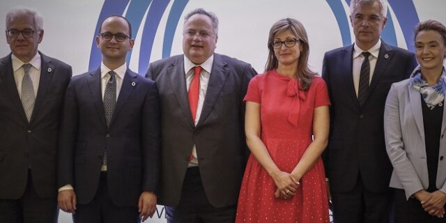 Σκοπιανό: Με το βλέμμα στη συνάντηση Κοτζιά – Νίμιτς – Ντιμιτρόφ