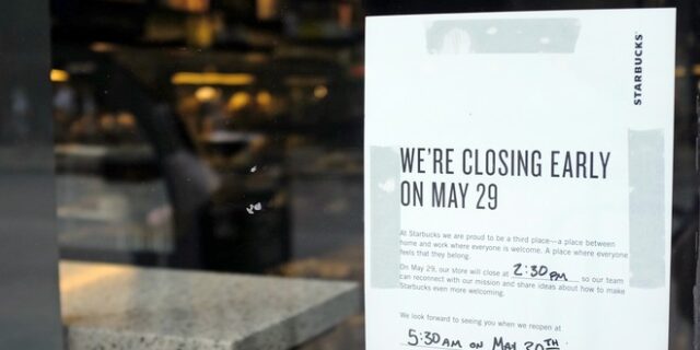 Starbucks: Κλείνει για μια μέρα 8.000 καταστήματα