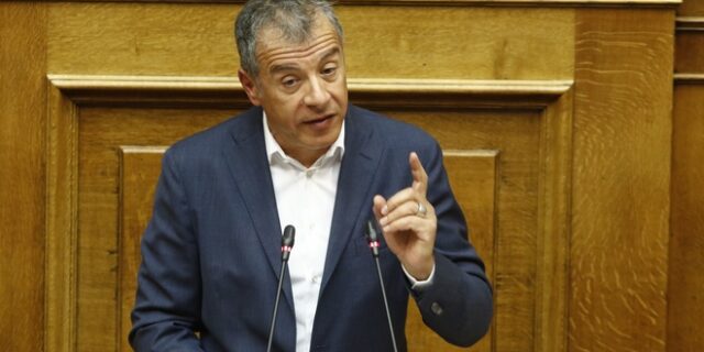 Θεοδωράκης για αναδοχή: Κάποιοι στη ΔΗ.ΣΥ καταψηφίζουν λόγω Εκκλησίας, όχι λόγω ΣΥΡΙΖΑ