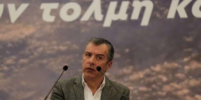 Ο Θεοδωράκης εγκωμιάζει τον Ιταλό Πρόεδρο της Δημοκρατίας και σχολιάζει τη στάση των Ελλήνων Προέδρων