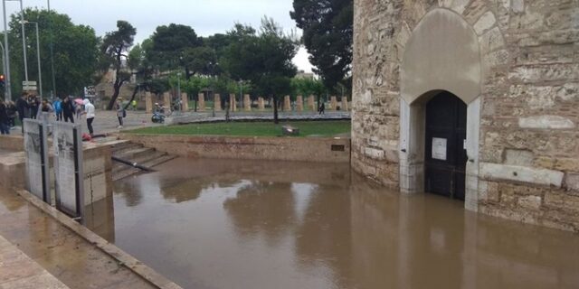 Τέσσερις μέρες μετά, η ΕΥΑΘ ξύπνησε